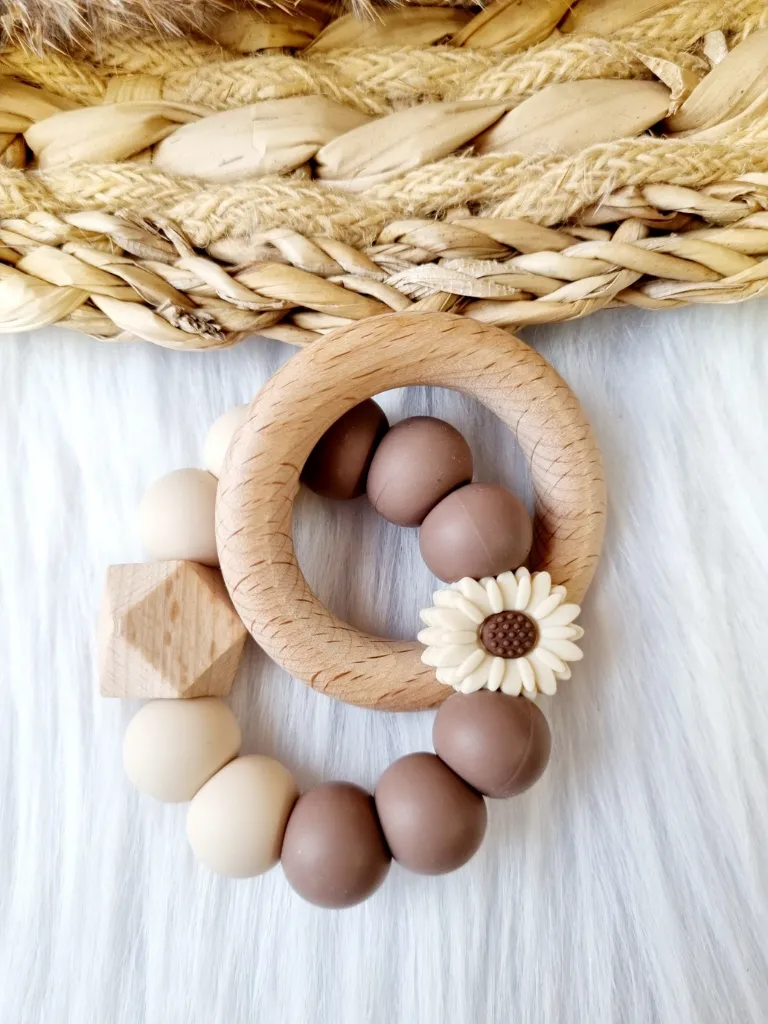 Beißring - Gänseblümchen beige/braun personalisiert (ohne Name)