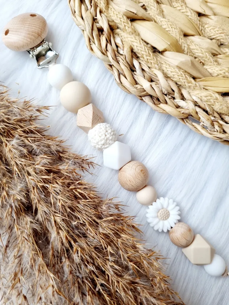 Schnullerkette - Gänseblümchen beige/weiß personalisiert (ohne Name)