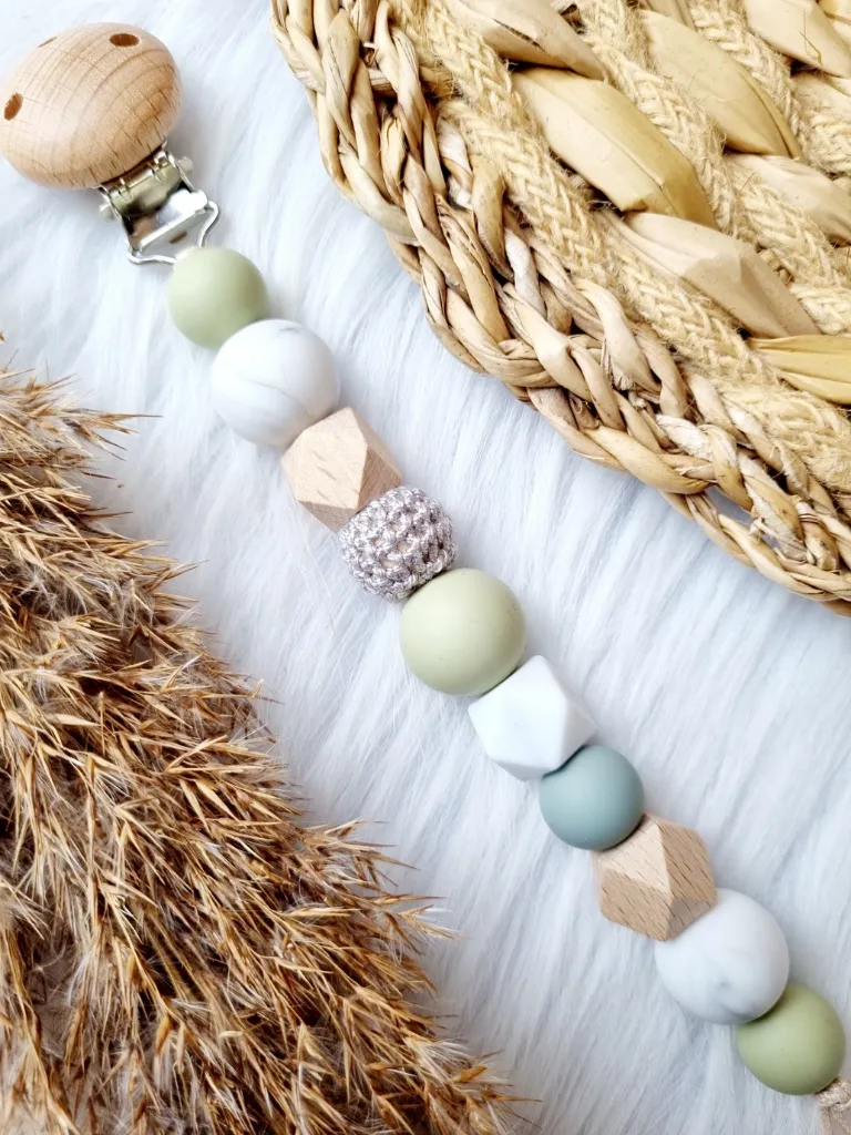 Schnullerkette - Marmor salbei/grün personalisiert (ohne Name)