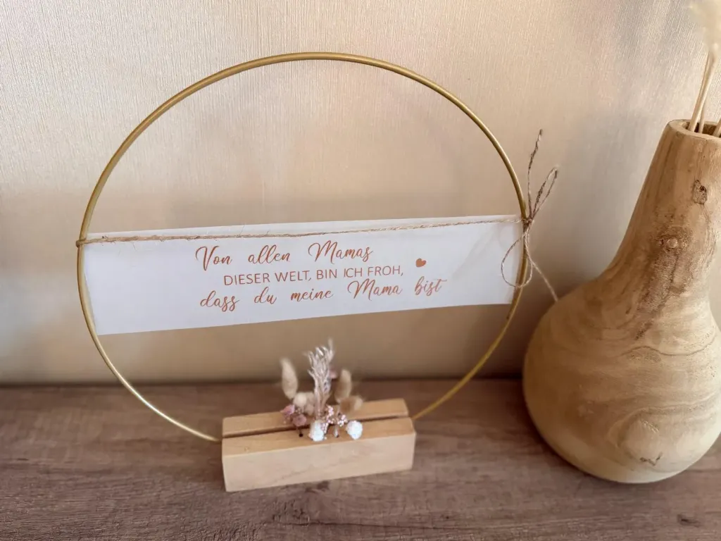 Kranz auf Holzblock - Mama