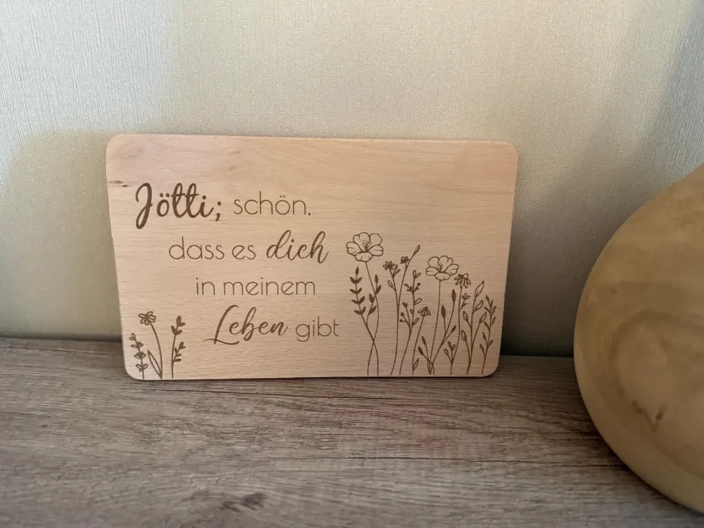 Brettchen personalisiert "Schön, dass es dich gibt"